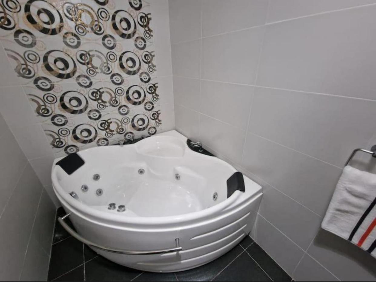 Bugibba Central Modern Apartment 세인트폴스베이 외부 사진
