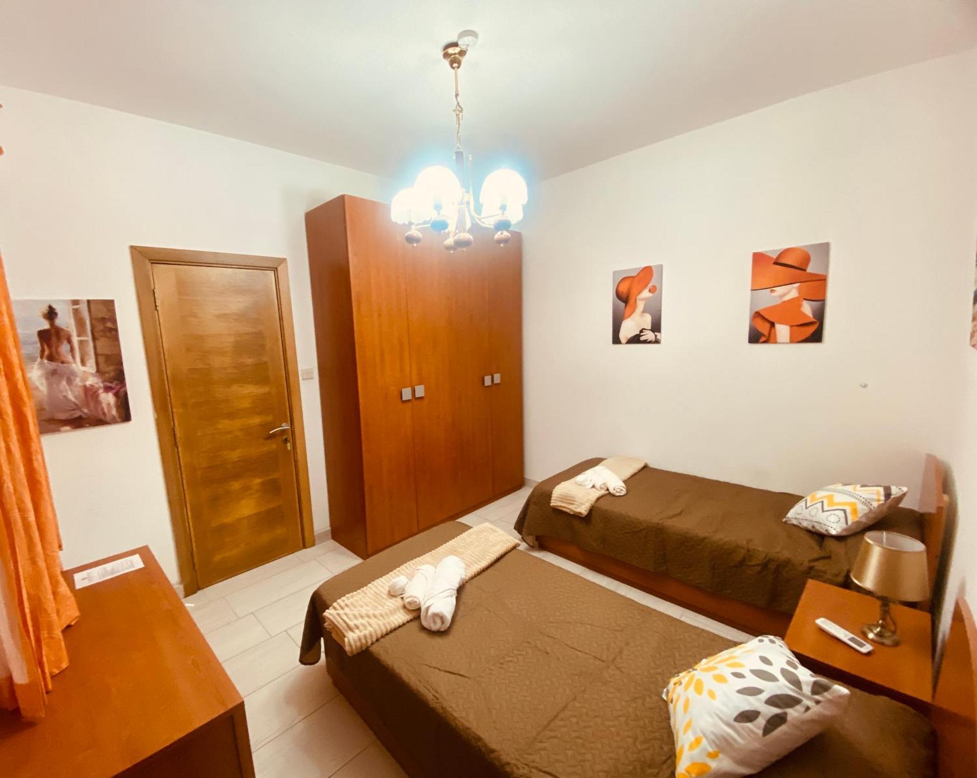 Bugibba Central Modern Apartment 세인트폴스베이 외부 사진