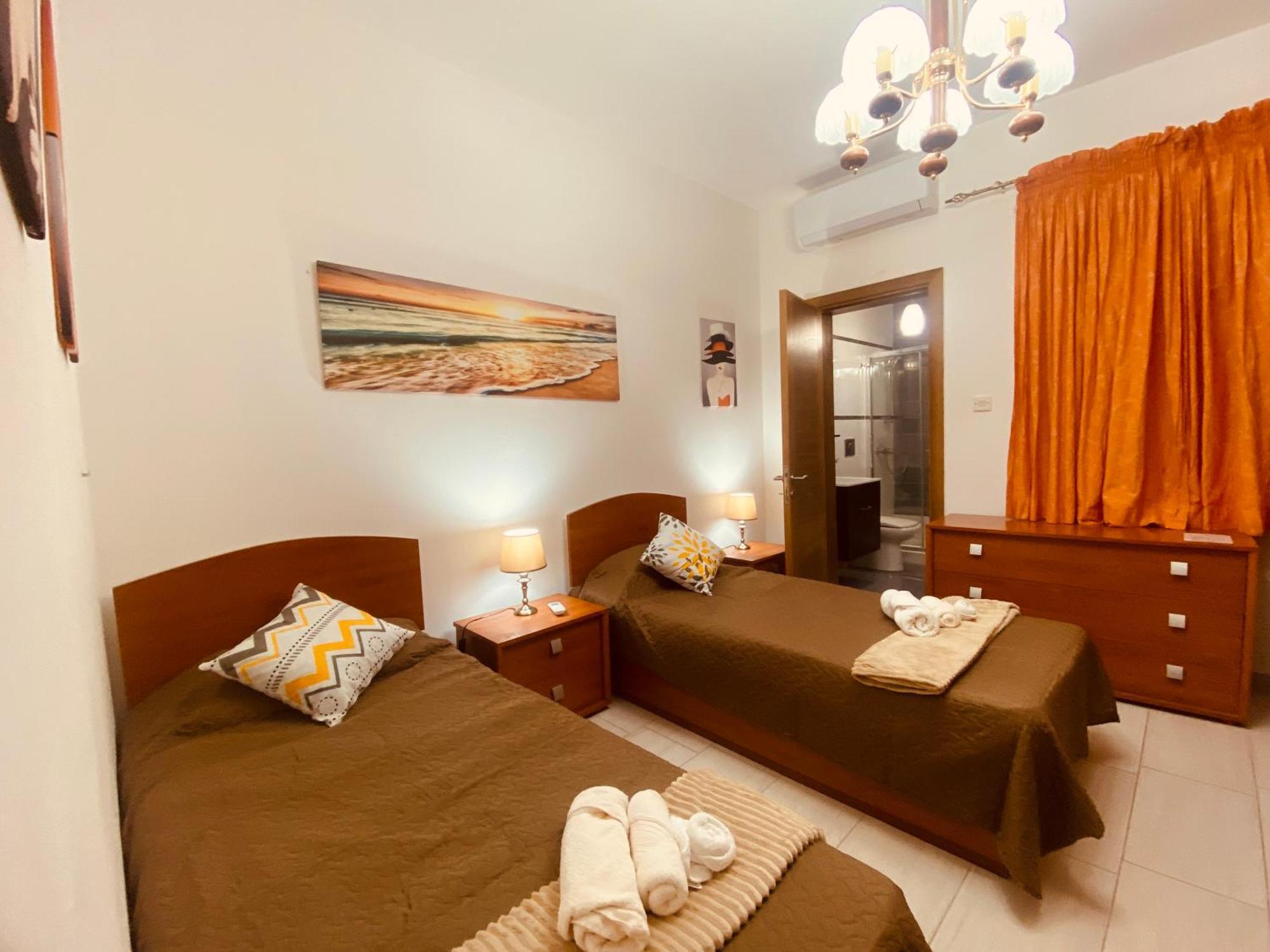 Bugibba Central Modern Apartment 세인트폴스베이 외부 사진