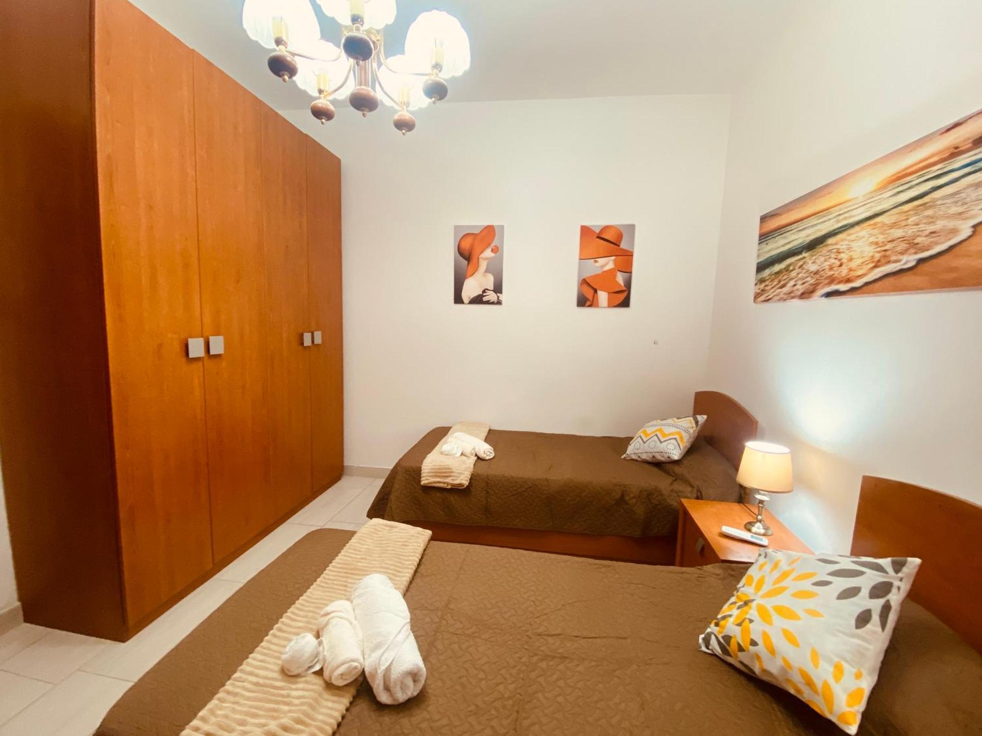 Bugibba Central Modern Apartment 세인트폴스베이 외부 사진