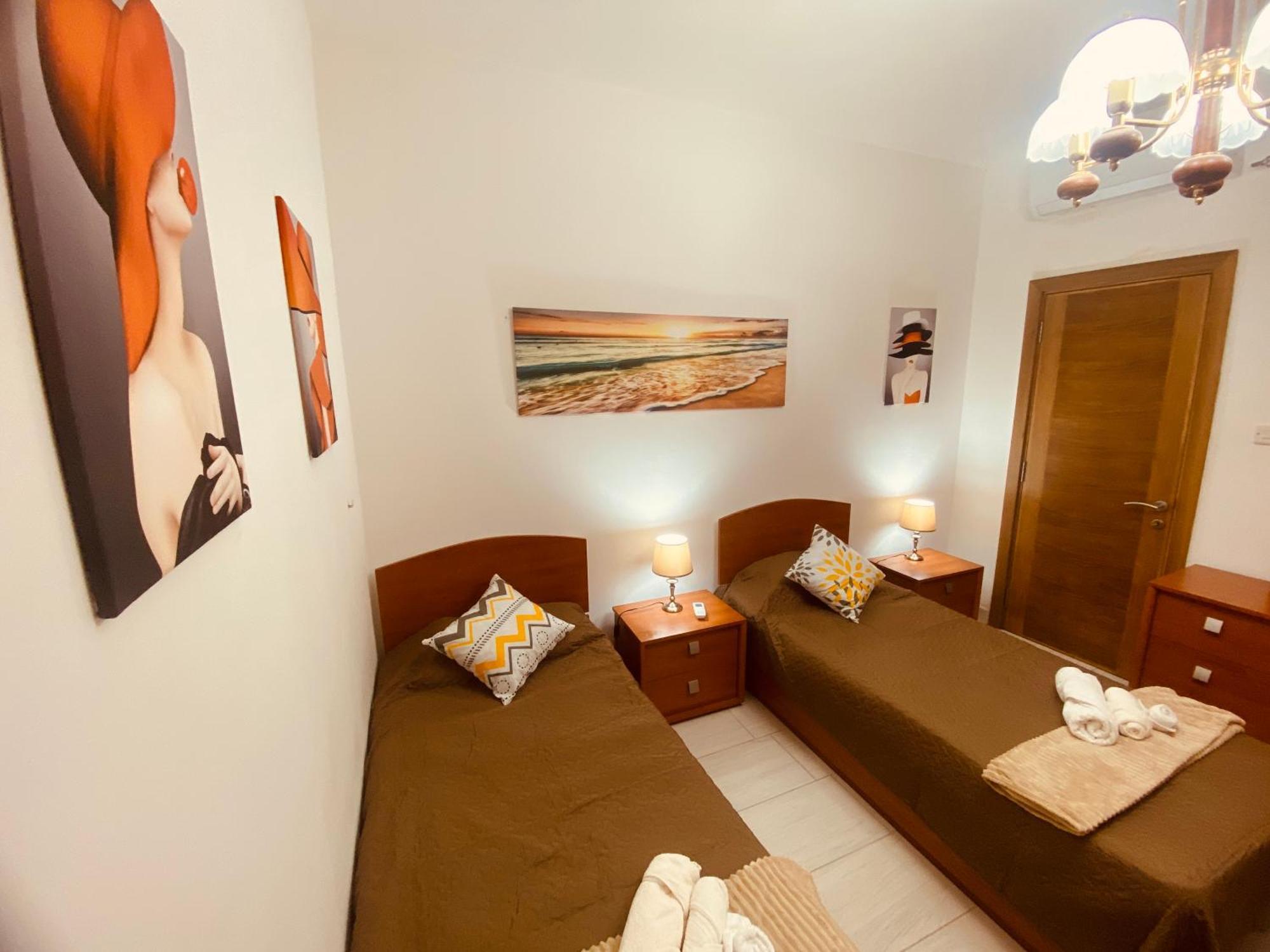 Bugibba Central Modern Apartment 세인트폴스베이 외부 사진
