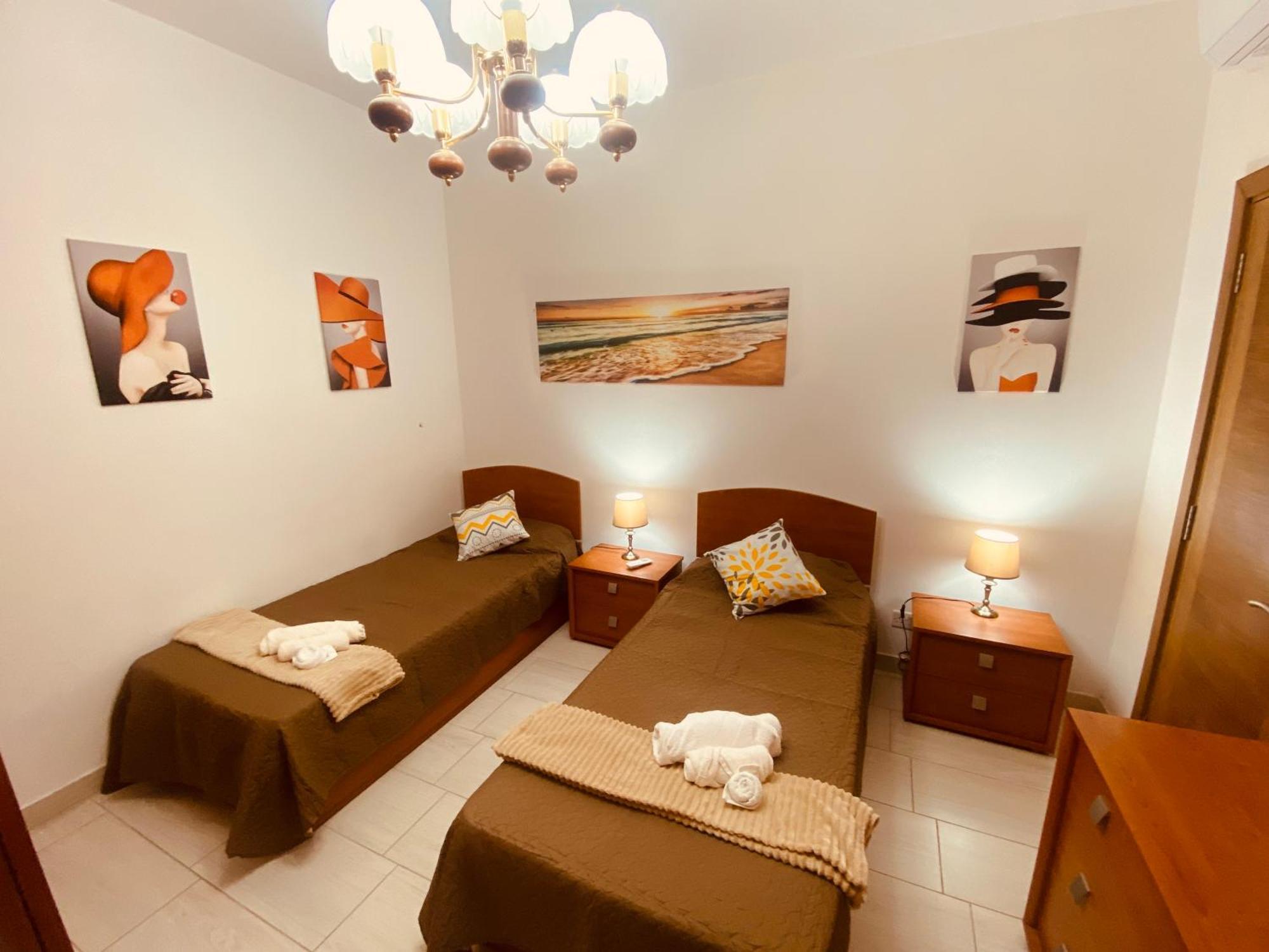 Bugibba Central Modern Apartment 세인트폴스베이 외부 사진