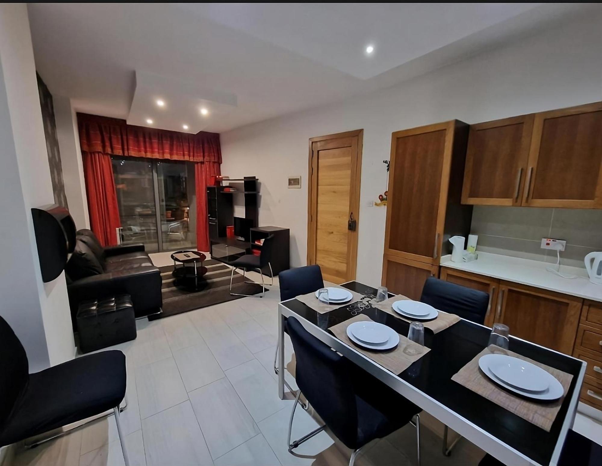 Bugibba Central Modern Apartment 세인트폴스베이 외부 사진